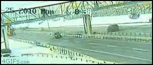 Разрушил мост