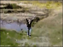 Сбил себя бревном