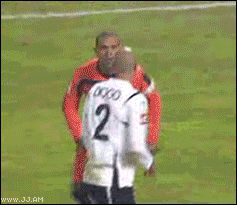 Рукопашный бой на футбольном поле