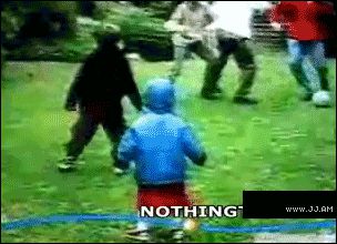 Футбольный мячом в лоб