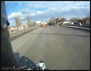 Замедлил движение руками