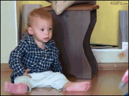 Испугался заводной игрушки