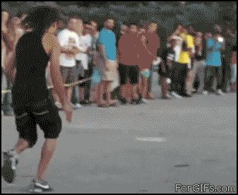 Уверенный прыжок через машину