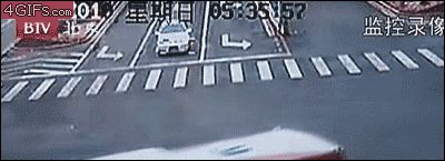 Счастливый азиатский мотоциклист