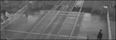 Чуть не попал под поезд
