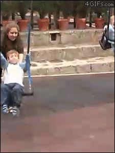 Мамаша и сынок на качелях