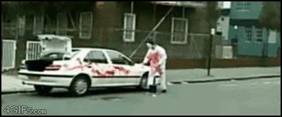 Странный человек с автомобилем