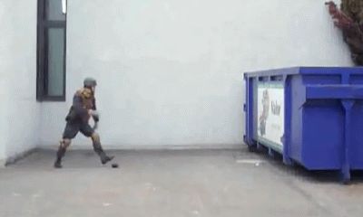 Как бросить гранату