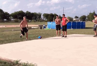 Зацепился шортами