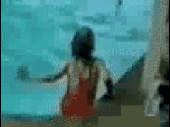 Оступался и упал в бассейн