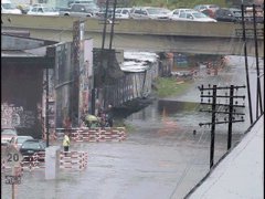Поезд едет по воде