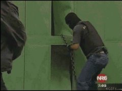Сбило воротами