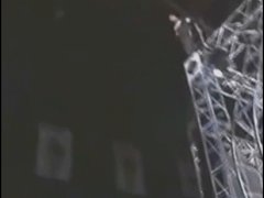 Прыгнул с пяти метров на противника