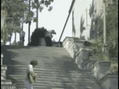 Пьяный спускается с лестницы