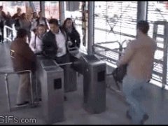 Подножка женщине