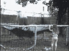 Девочка и батут
