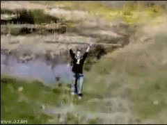 Сбил себя бревном