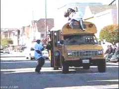 Школьный автобус с реперами