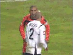 Рукопашный бой на футбольном поле