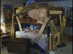 Двухярусная кровать