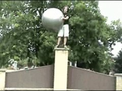 Шар не смягчил падения