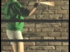 Девушка с нунчаками
