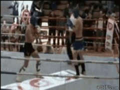 Удар коленом с разворота