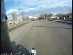 Замедлил движение руками