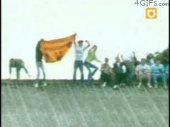 Провалился через старую крышу
