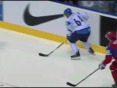 Засунул шайбу в ворота