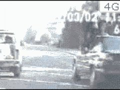 Полиция на ходу запрыгивает в машину