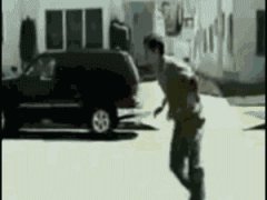 Залез на скорости на автомобиль