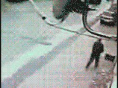 Прохожему повезло