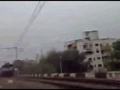 Лег под поезд за секунду по появления