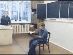 Закидали рюкзаками в школе