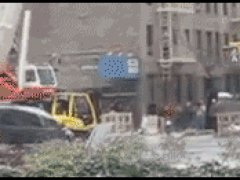 Железный шар задел случайную машину