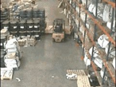Крушение на складе товаров