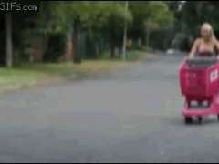 Блондинка с розовой тележкой