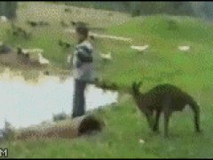 Сбросила в воду