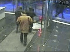Случай с вращающимися дверьми
