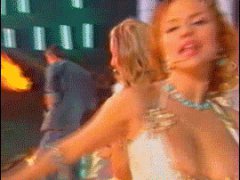 Семенович потрясно трясёт грудью