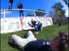 Прыгнул на пах