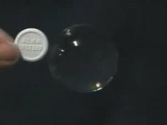 Таблетка в капле воды в невесомости