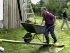Падение в навоз