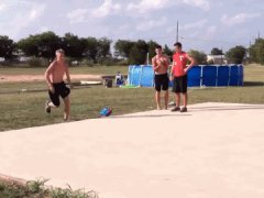 Зацепился шортами