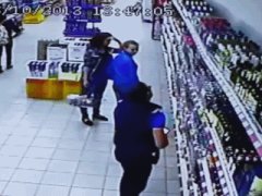 Стойка с алкоголем рухнула