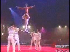 Прыжок на качающемся бревне