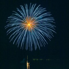 Салют над водой