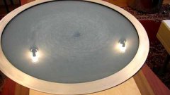 Вращающийся столик с наполненной жидкостью