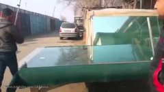 Таджики мастерски режут стекло